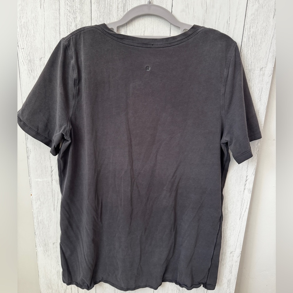 lululemon athletica black love V-Neck Tee - Picture 3 of 4